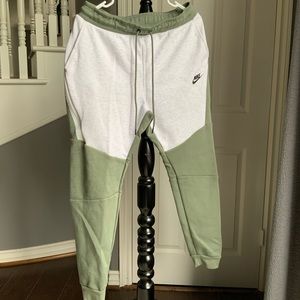 Men’s NIKE two-tone jogger pant